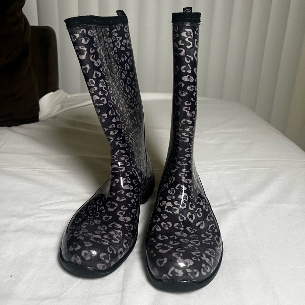 Kamik Black and Gray Leopard Print Ankle Boots